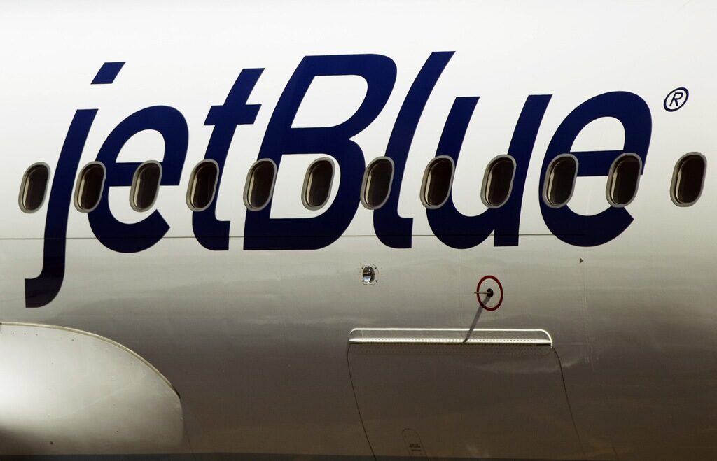 Американският ниско тарифен превозвач JetBlue извършва полети до общо 75 дестинации.
