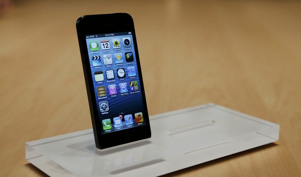 iPhone 5 е едно от десетките устройства, които се произвеждат в заводите на Foxconn. iPhone 5 е едно от десетките устройства, които се произвеждат в заводите на Foxconn.