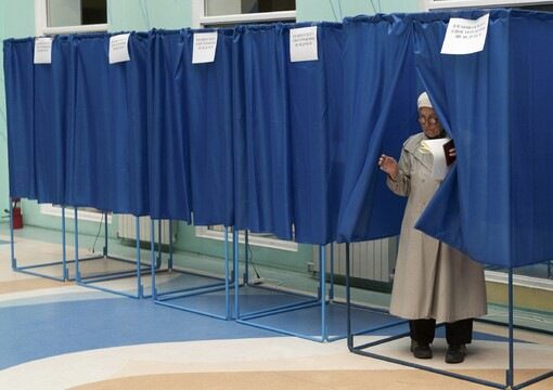 Управляващите водят с 40% на изборите в Украйна
