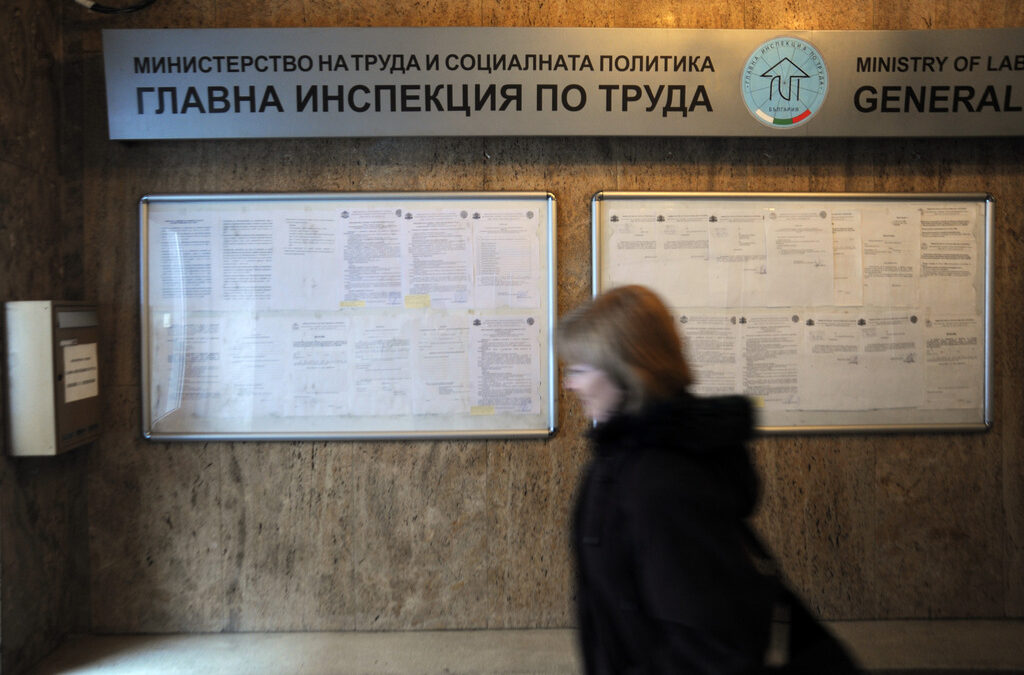Трудовата инспекция уреди с договори 3250 незаконно работещи