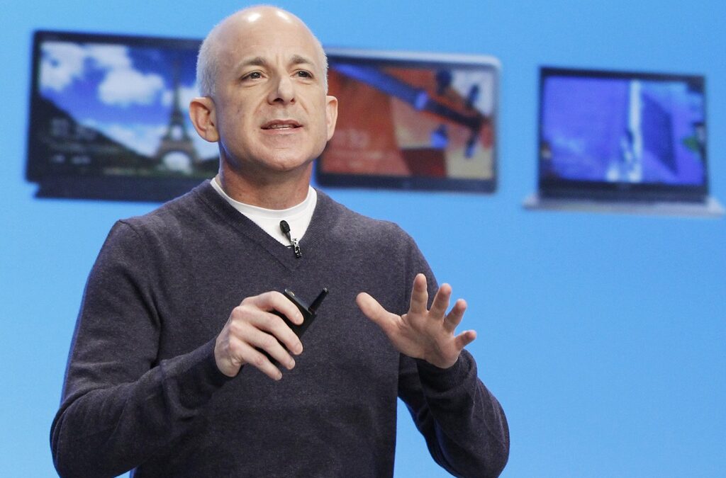 От Microsoft казват, че напускането на Стивън Синофски е по взаимно съгласие