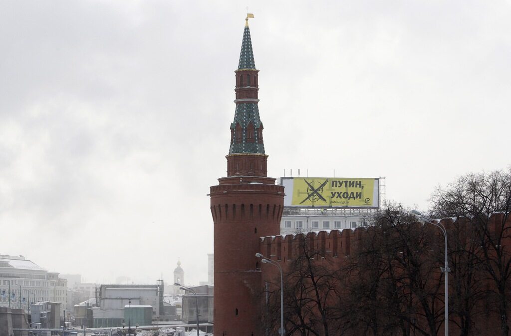 Моята 2012 в Русия – годината на белите лентички, големите срещи и стария-нов президент