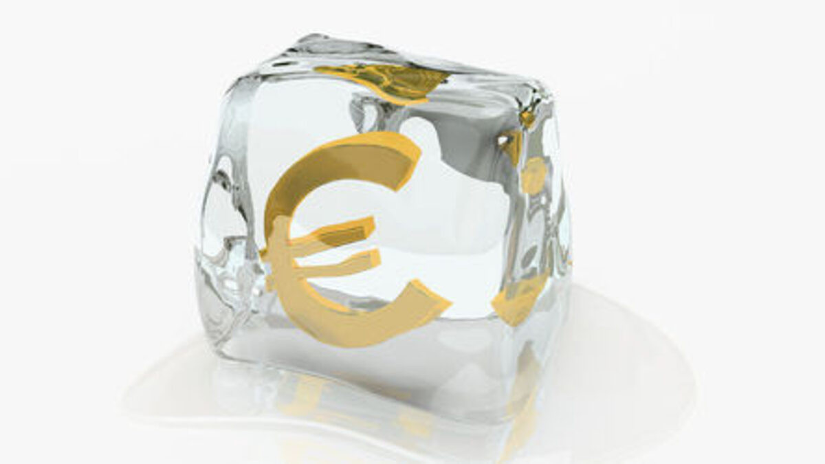 Годишната инфлация в еврозоната се забави до 2.2% Годишната инфлация в еврозоната се забави до 2.2%