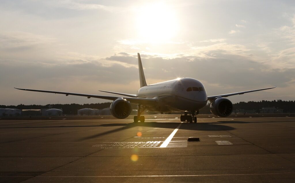 Полетите с "Боинг 787 Дриймлайнър" са забранени в цял свят