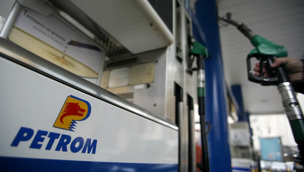 Според законопроекта държавната газова компания Romgaz и най-големия нефтен и газов производител Petrom, собственост на австрийската OMV, ще плащат до 60% данък върху приходите си заради увеличените цени, които те успяха да наложат в рамките на процеса по дерегулация.