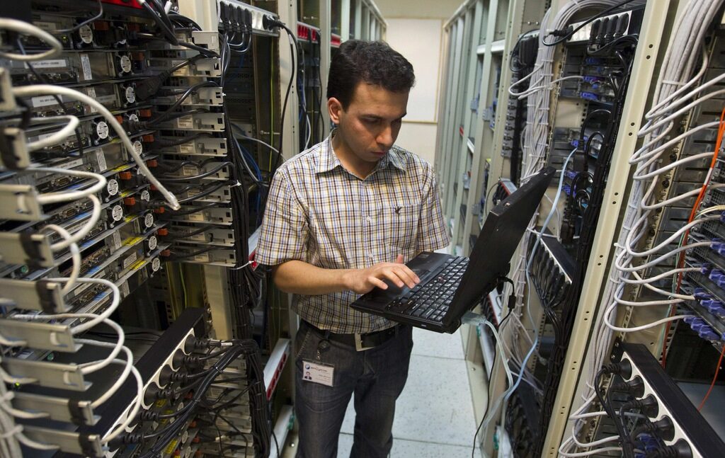 Новите предложения на ЕК ще разчитат както на потребителите, така и на интернет компаниите за съдействие при намирането на терористично съдържание в интернет. Новите предложения на ЕК ще разчитат както на потребителите, така и на интернет компаниите за съдействие при намирането на терористично съдържание в интернет.