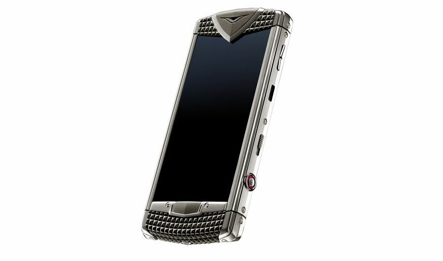 Vertu Constellation Smile е един от последните смартфони на компанията. Той използва Symbian и се продава за около €3600.