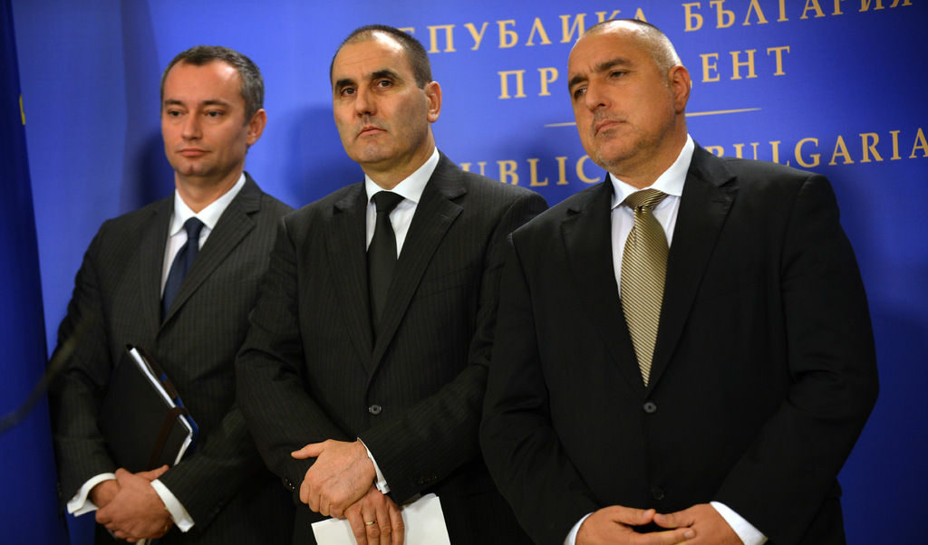 Николай Младенов с вътрешния министър Цветан Цветанов и премиера Бойко Борисов след консултативния съвет