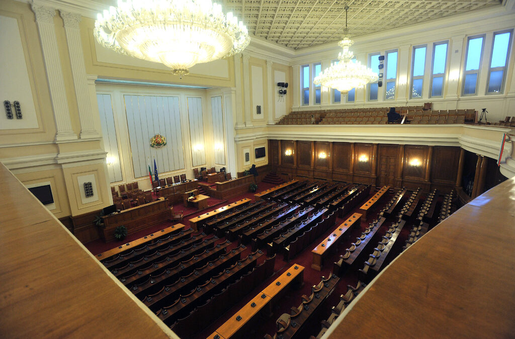 Парламентът избира член на Конституционния съд и състава на комисията за конфискацията