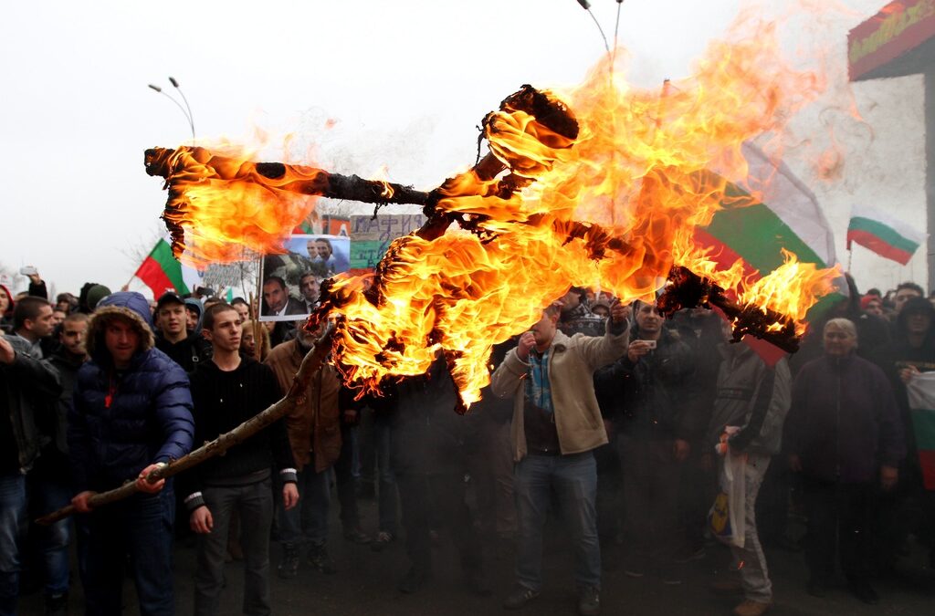 Кадър от протеста във Варна в неделя, 24 февруари.<br />