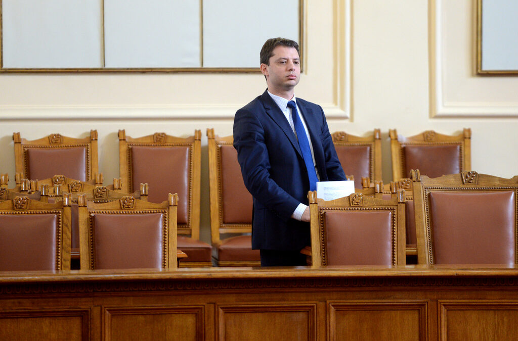Делян Добрев сезира Цацаров за особени залози върху сметките за ток Делян Добрев сезира Цацаров за особени залози върху сметките за ток