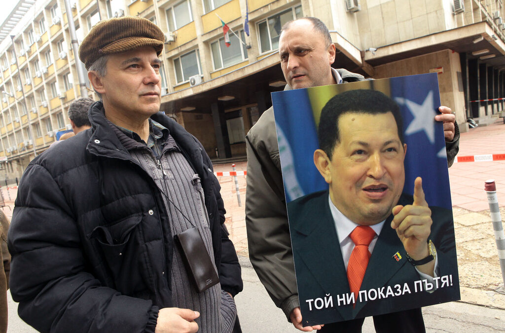 Един от плакатите на протеста, организиран от "Народното социално движение". <br /><br />