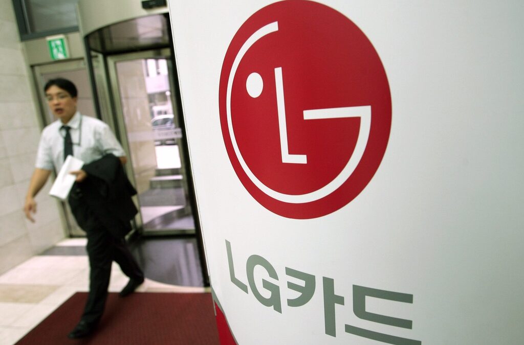 LG разработва смартфони с гъвкави дисплеи