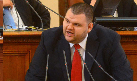 Цветанов и Пеевски в нова словесна схватка - Кадрите са от заседанието на парламента на 22 май