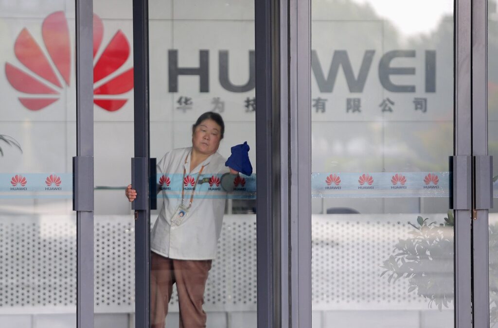 Huawei: Всички правителства шпионират в интернет