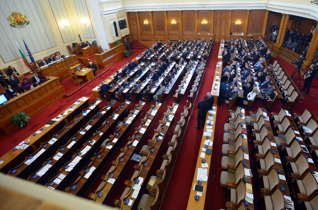 Кабинетът реално свалял цената на тока с 45%, изчисли депутат от БСП