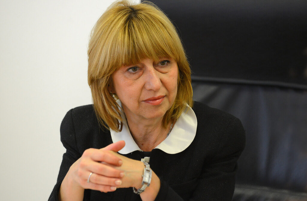 Анелия Клисарова Анелия Клисарова