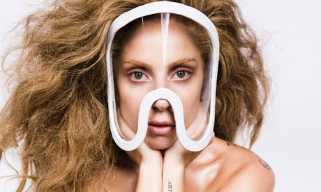 "Разочароващо нормална" - завръщането на Лейди Гага на поп сцената "Разочароващо нормална" - завръщането на Лейди Гага на поп сцената