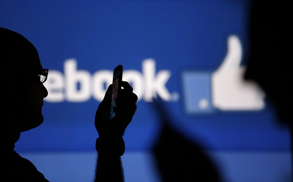 Facebook разработва конкурент на PayPal