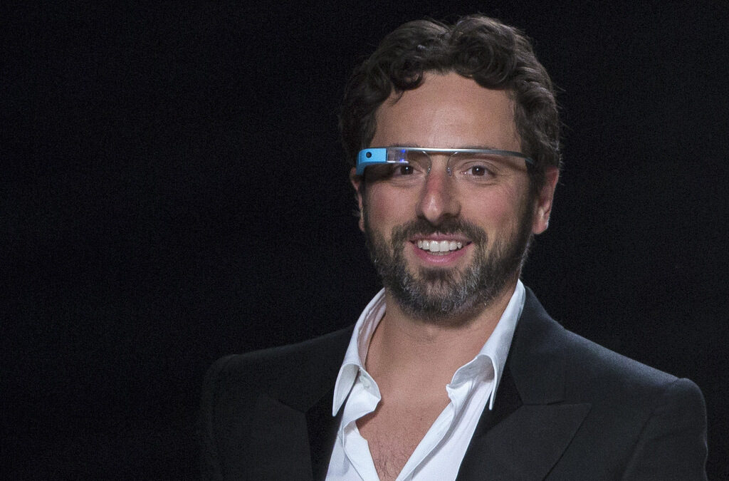 Сензори в устройства като очилата Google Glass, които съоснователят на компанията Сергей Брин носи на снимката, могат да се използват и за изучаване на интереса и емоционалната реакция на човека при виждане на реклама.