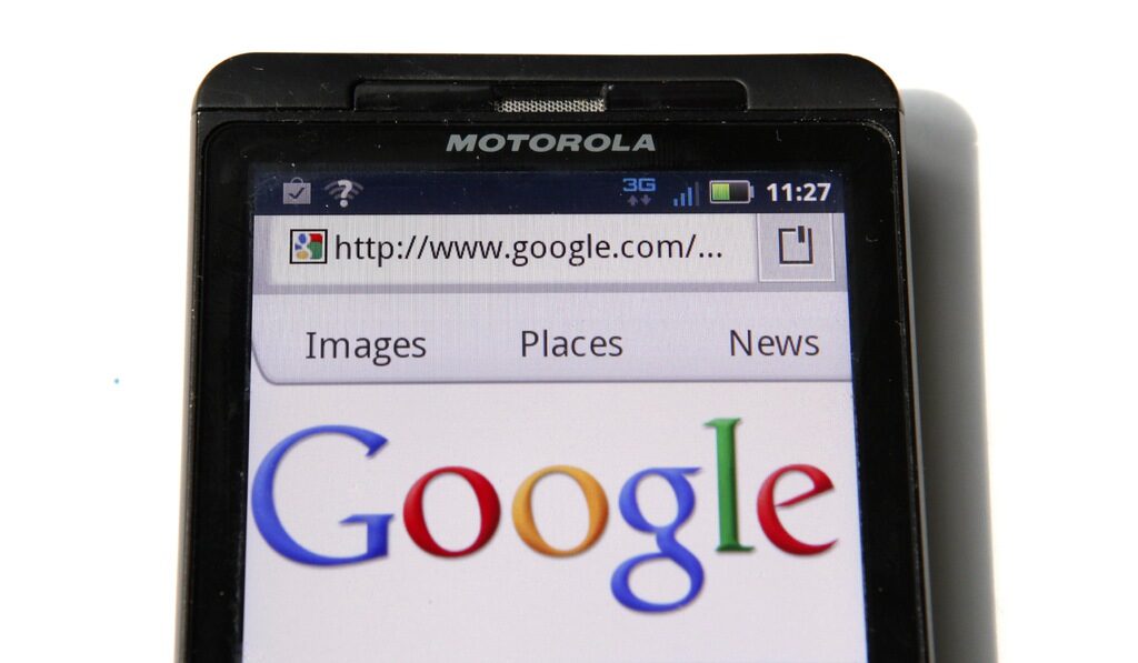 Microsoft: Търсачката на Google вреди на учениците (видео)