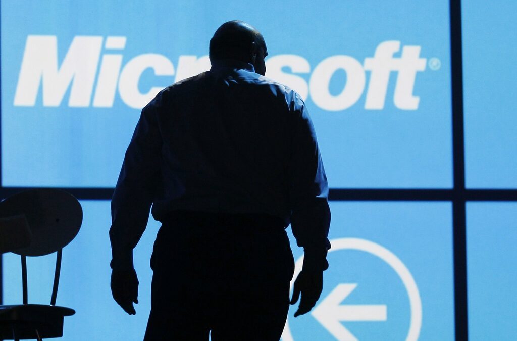 Стив Балмър се запътва към залеза и оставя Microsoft да търси път към върха с нов лидер, но не и нова визия.