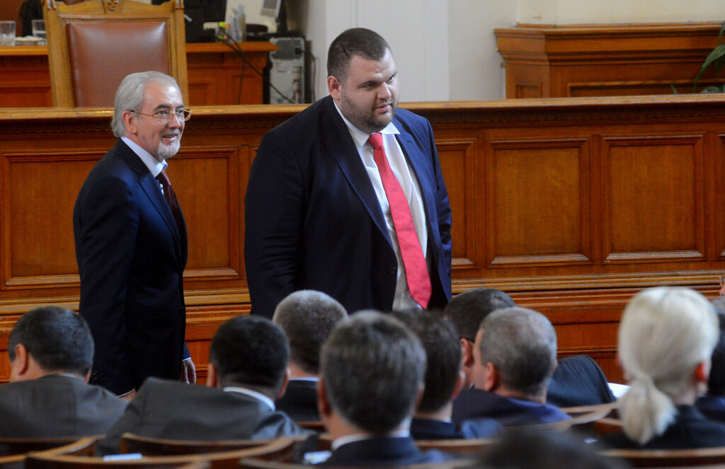 Казусът "Пеевски" се бави заради отпуските и командировките в КС