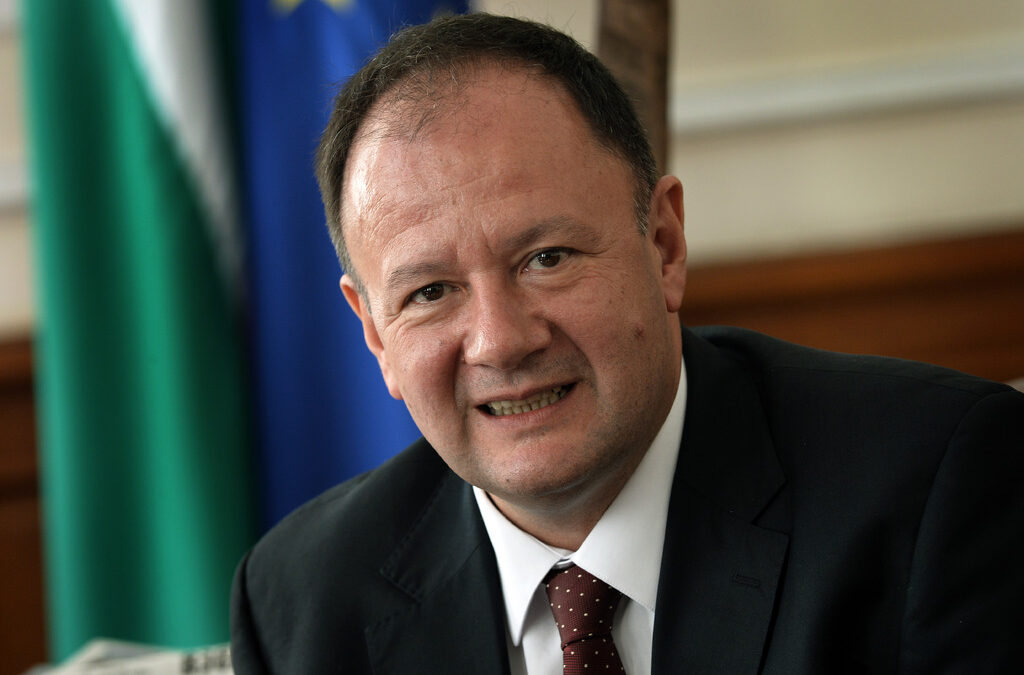 Михаил Миков