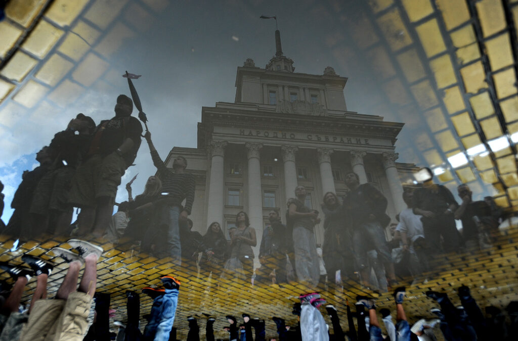 Първият протест срещу избора на Делян Пеевски за шеф на ДАНС Първият протест срещу избора на Делян Пеевски за шеф на ДАНС