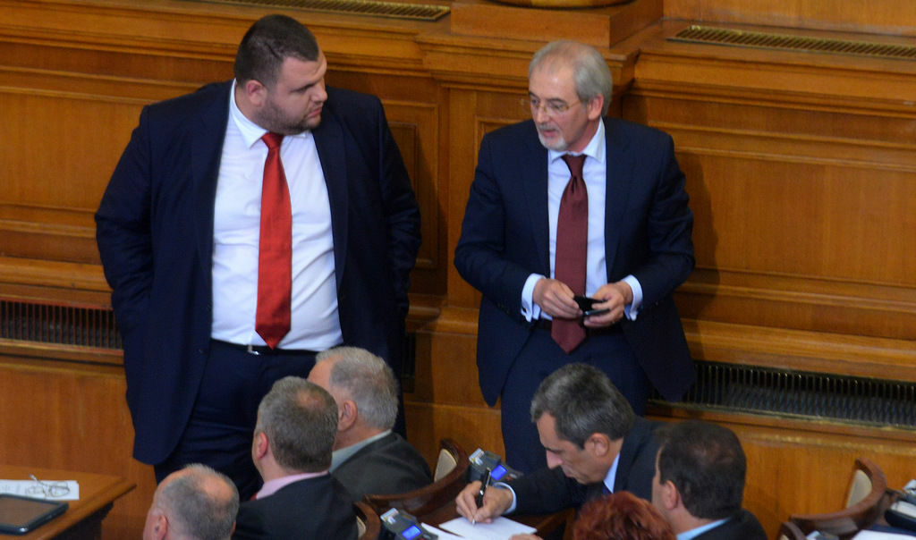 Делян Пеевски и Лютви Местан на едно от първите заседания на парламента