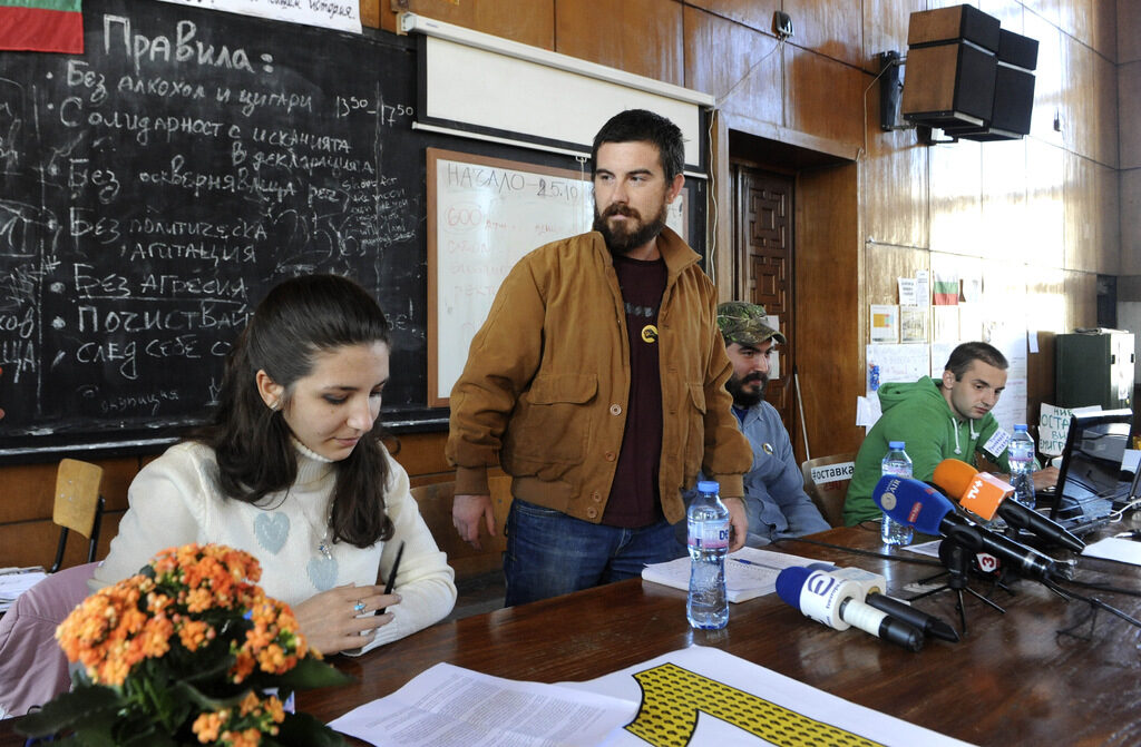 "Ранобудните студенти" искат оставката на ректора на УНСС (допълнена)