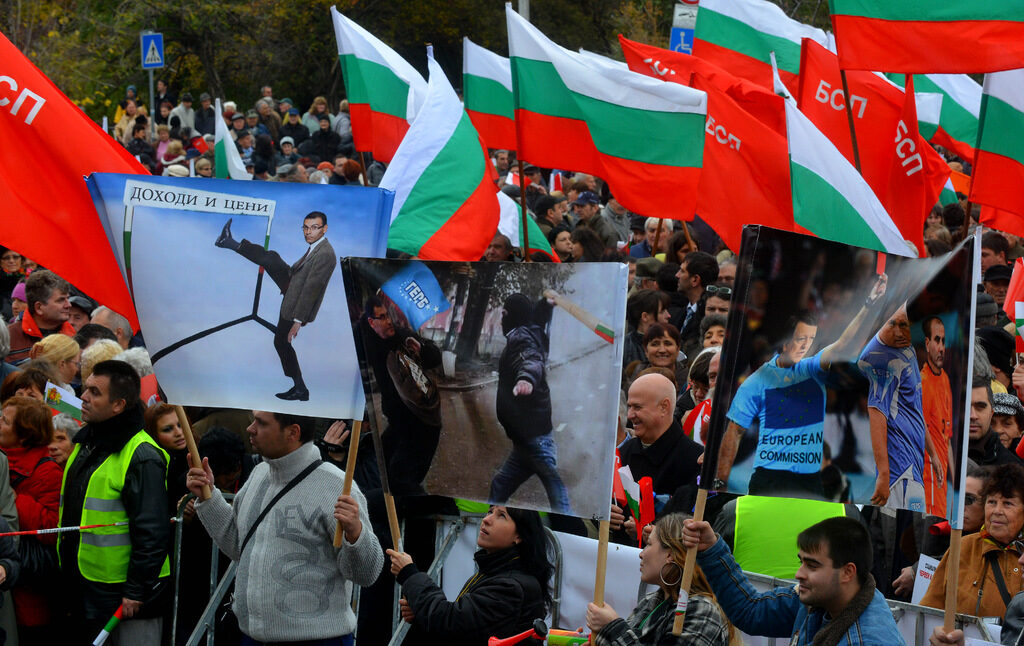 БСП свика протестен митинг в София под мотото "Да сложим точка на катастрофата ГЕРБ". БСП свика протестен митинг в София под мотото "Да сложим точка на катастрофата ГЕРБ".