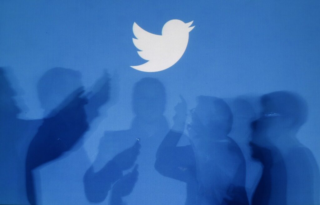 Служители разкриват най-неприятните страни на работата си в Twitter Служители разкриват най-неприятните страни на работата си в Twitter