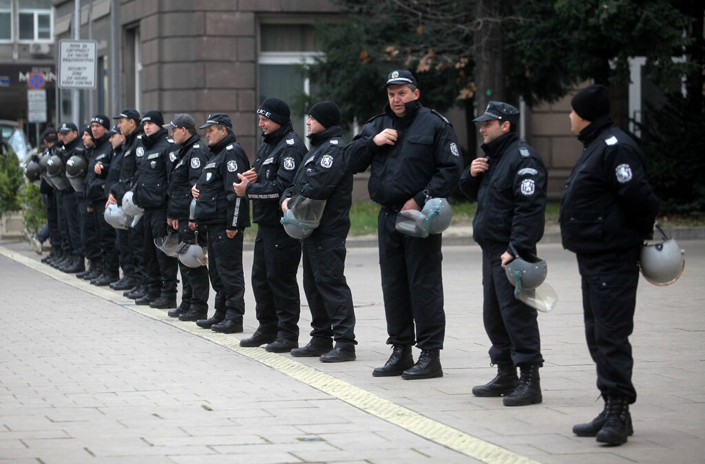 "Пазите престъпници" "Пазите престъпници"