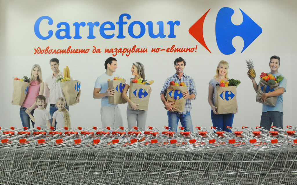 Carrefour купува пакет от 127 мола в три държави