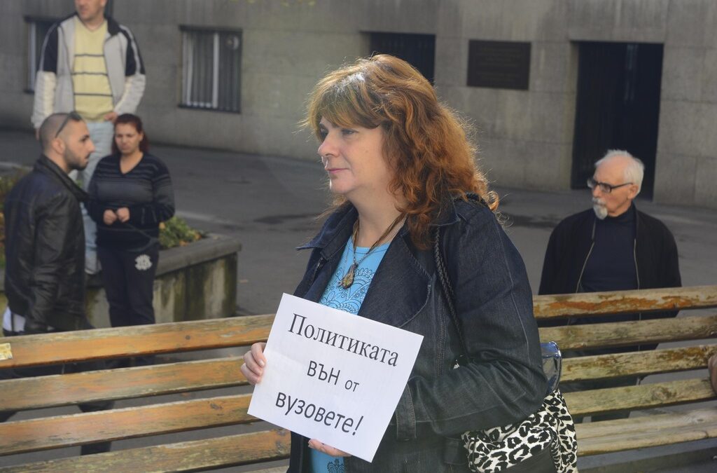 Лицето на контрапротеста Нина Гергова започнала от... протестираща