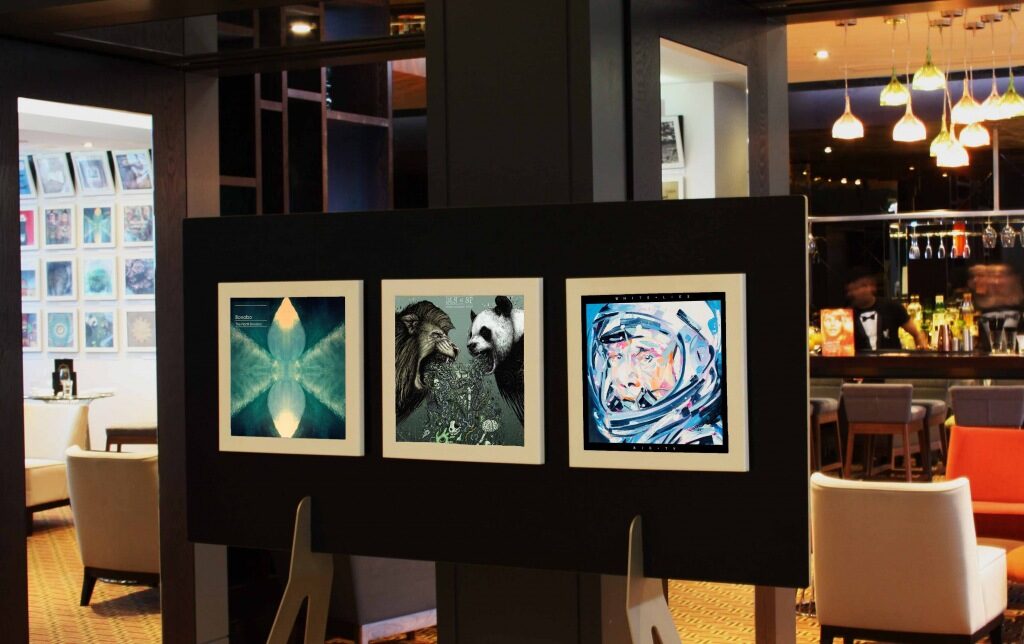 Носителите на първите три награди на наградите Best Vinyl Art 2013 във възходящ ред отляво-надясно.
