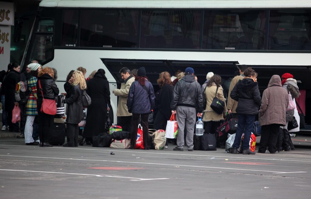 Автобусни превозвачи обявиха национален протест от днес