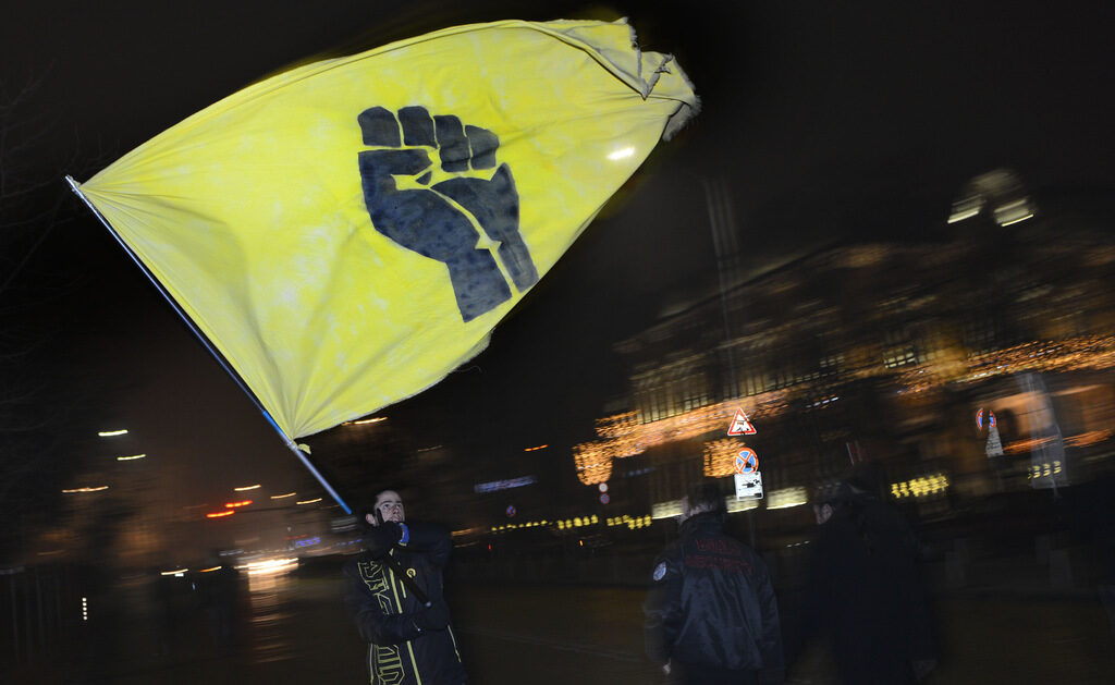 "Ранобудните" се разграничиха от новата окупация, Ивайло Динев и други студенти я подкрепиха (обновена в 21:20) "Ранобудните" се разграничиха от новата окупация, Ивайло Динев и други студенти я подкрепиха (обновена в 21:20)