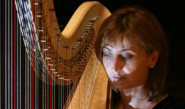 Арфистката Весела Тричкова, която ще бъде едно от главните действащи лица на концерта на 9 февруари Снимката е предоставена от "Модо България" Арфистката Весела Тричкова, която ще бъде едно от главните действащи лица на концерта на 9 февруари Снимката е предоставена от "Модо България"