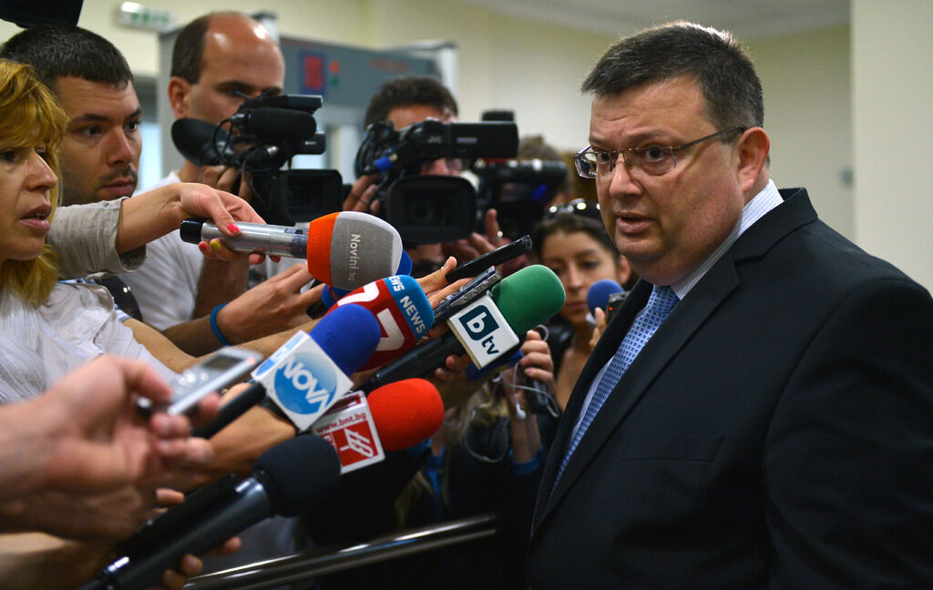 Цацаров призова Цветанов и Пеевски да не решават проблемите си на гърба на прокуратурата (видео)