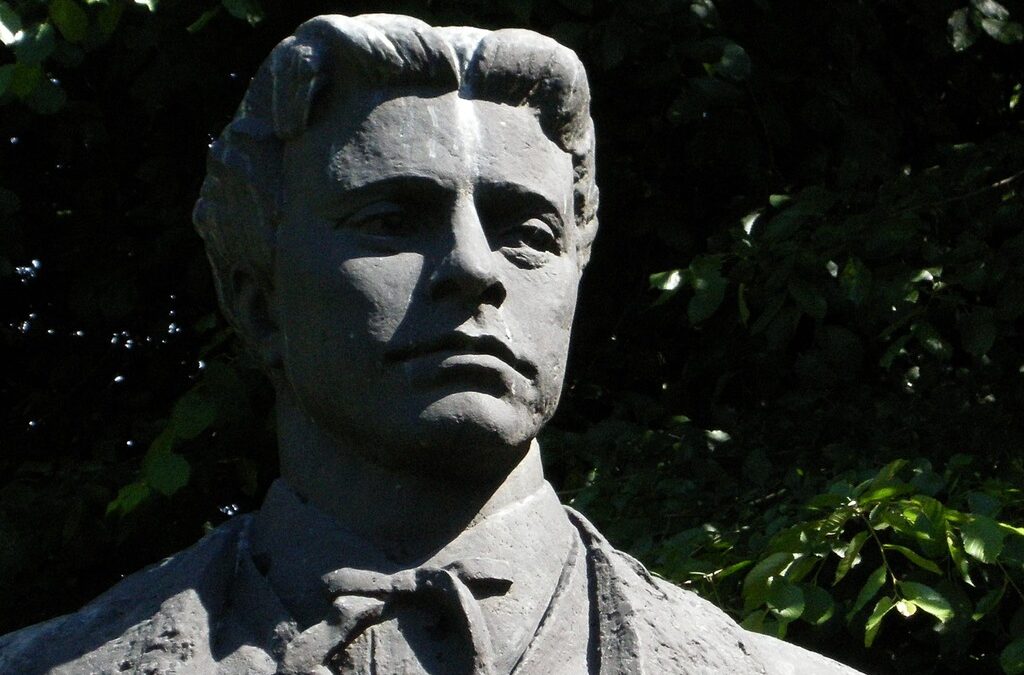 Паметникът на Апостола в Борисовата градина в София