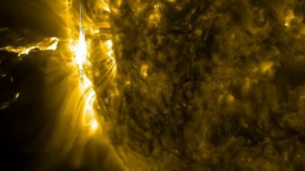 NASA засне видео на огромно слънчево изригване