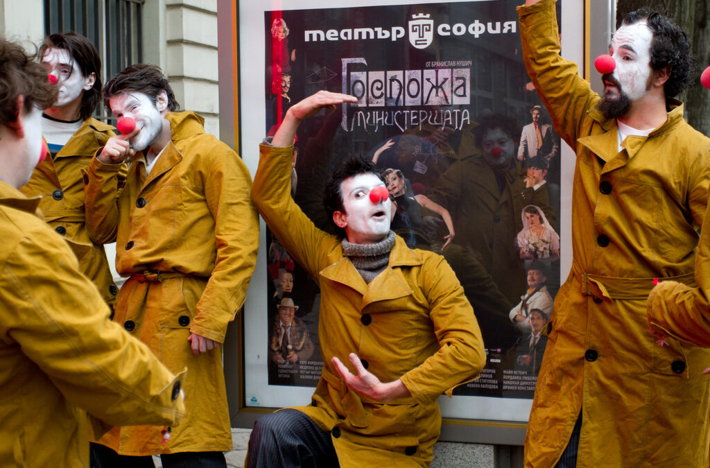 "ХаХаХа Импро Театър" по време на протестна акция, за която бяха задържани
