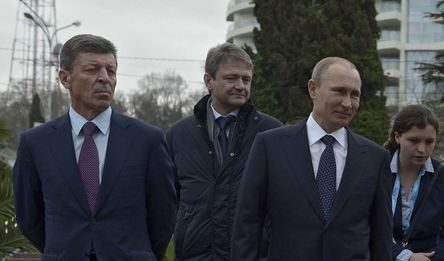 Дмитрий Козак (вляво) с президента Владимир Путин в Сочи.
