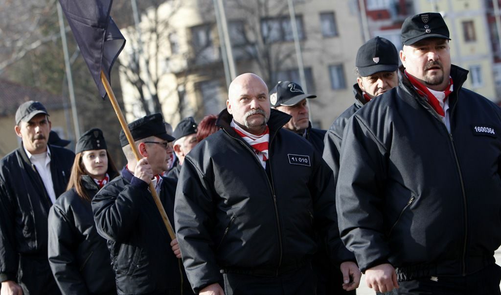 Крайната десница затвърждава позициите си сред недоволните унгарци Крайната десница затвърждава позициите си сред недоволните унгарци