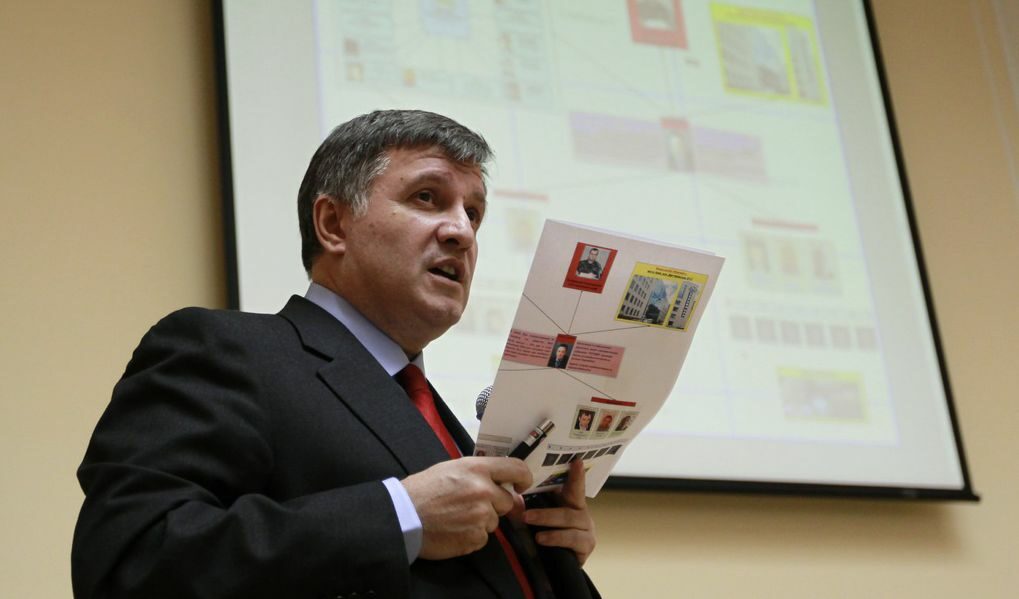 Арсен Аваков по време на пресконференцията в Киев