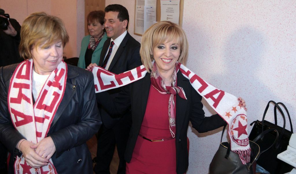 Заместник-председателят на парламента Мая Манолова беше на "Българска армия" с още няколко депутати
