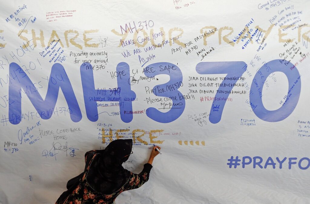 Авиодиспечерите осъзнали, че полет MH370 липсва 17 минути след изчезването му от радара