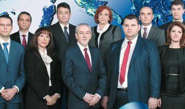  Делян Пеевски (вдясно) на предизборен плакат на ДПС